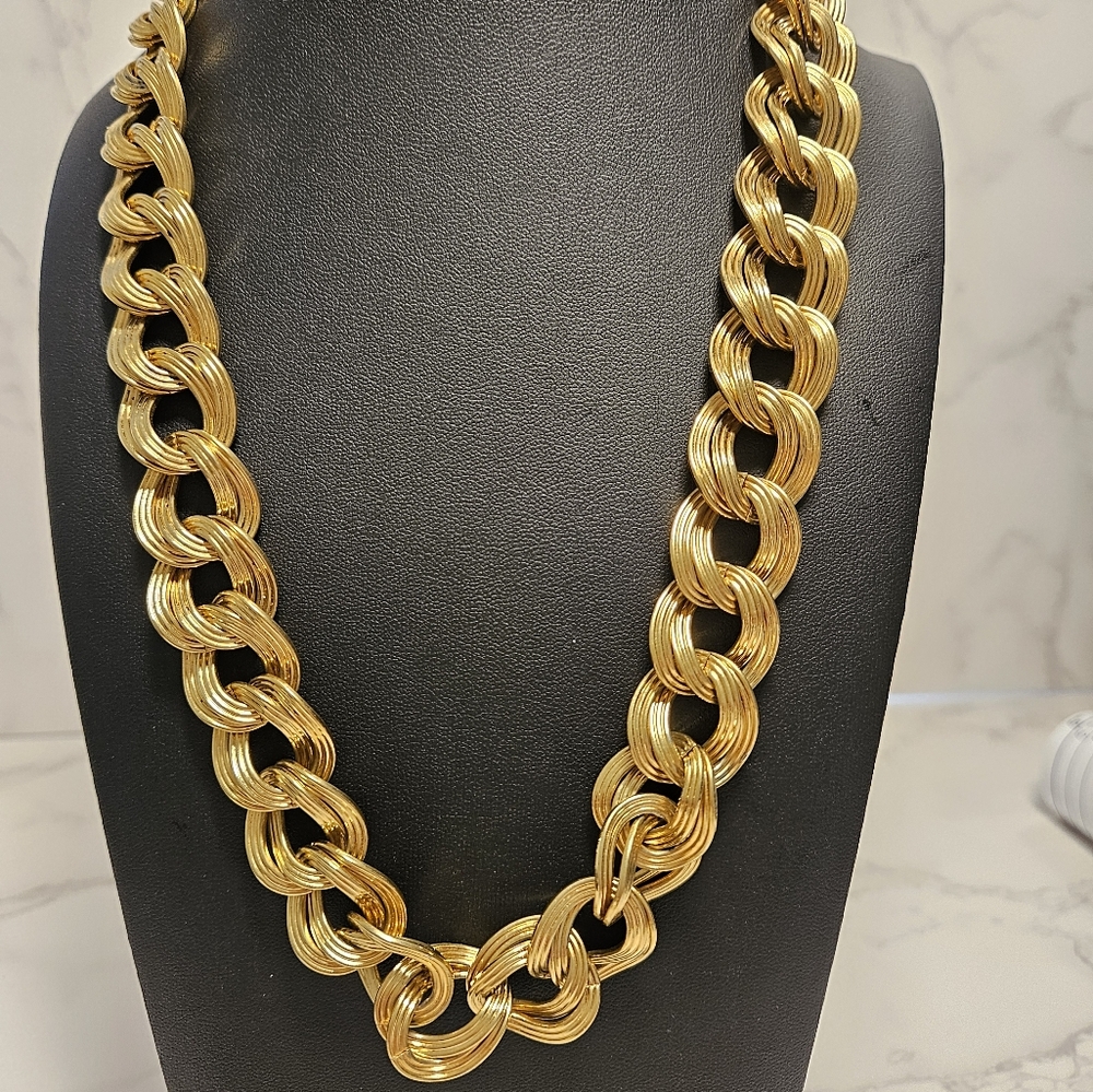 VINTAGE Gold Tone Chain Necklace